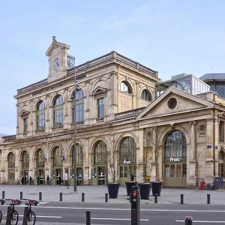 Grand Place - With 2 Bedrooms Apartment *